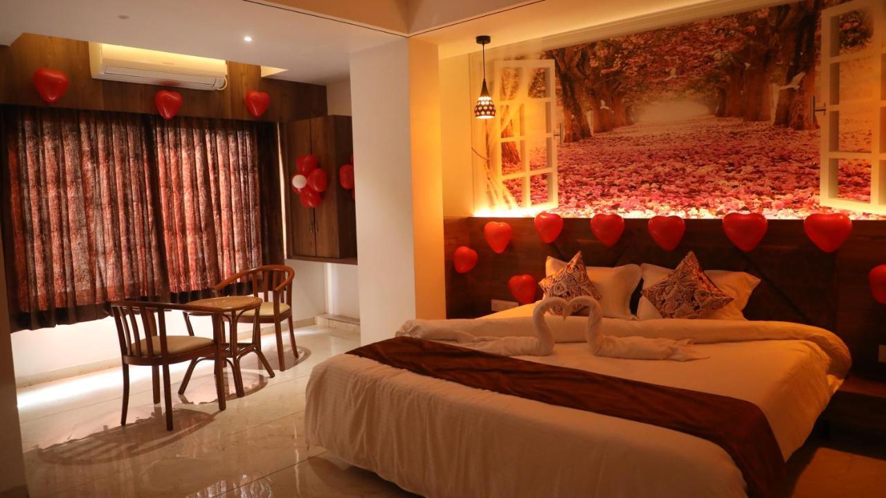 Hotel The Grand Piano - Best Business Hotel In Patan Eksteriør bilde
