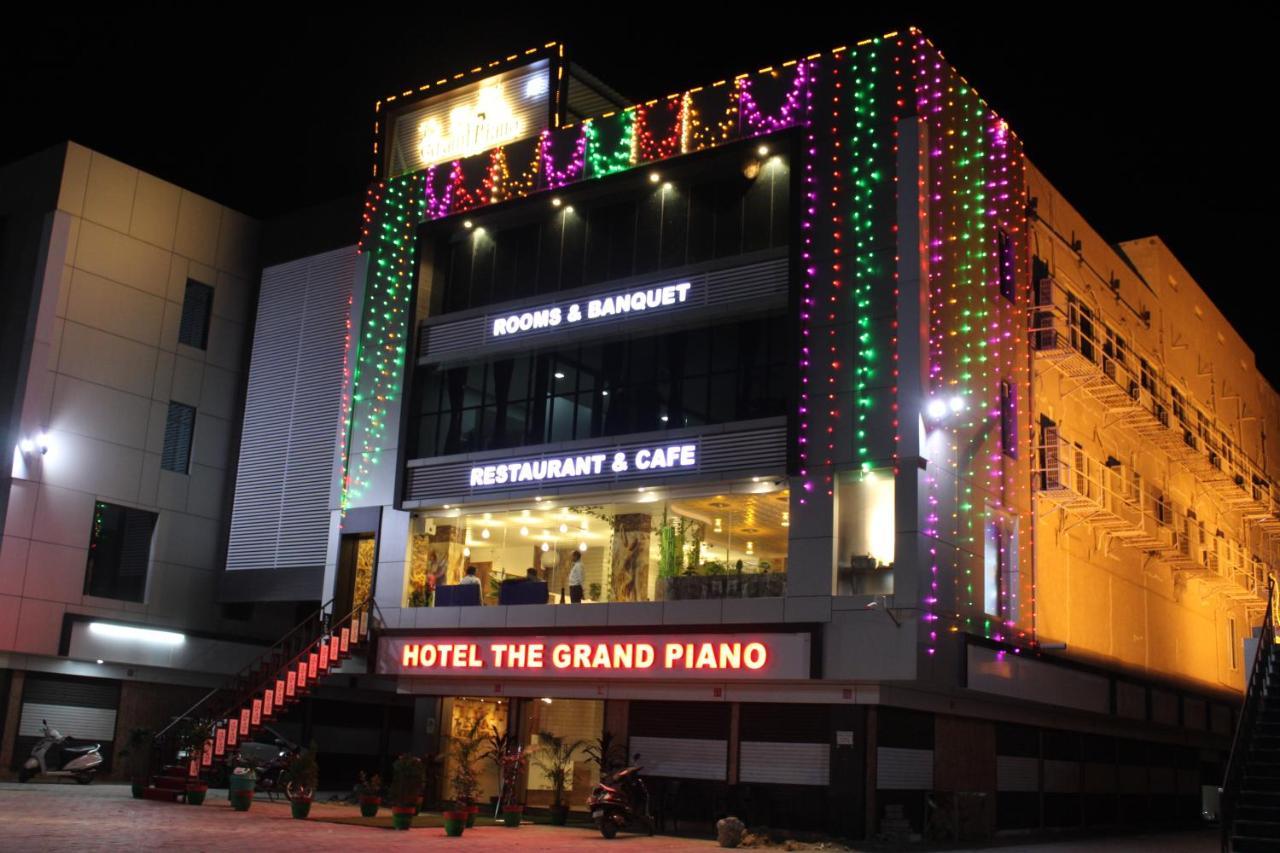 Hotel The Grand Piano - Best Business Hotel In Patan Eksteriør bilde