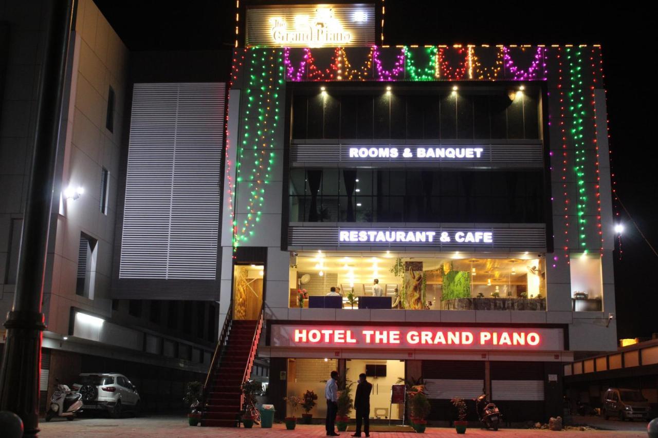 Hotel The Grand Piano - Best Business Hotel In Patan Eksteriør bilde