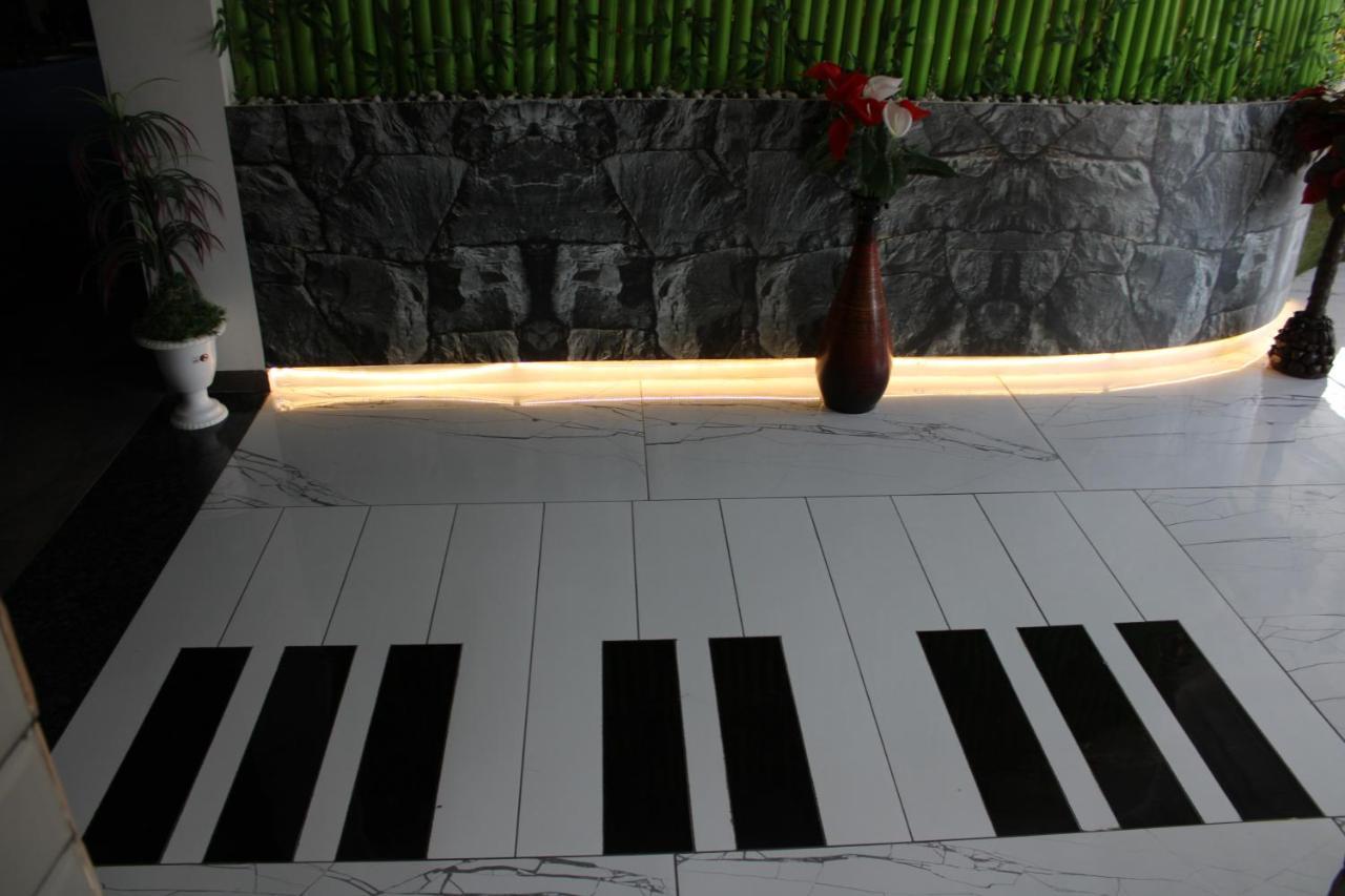 Hotel The Grand Piano - Best Business Hotel In Patan Eksteriør bilde