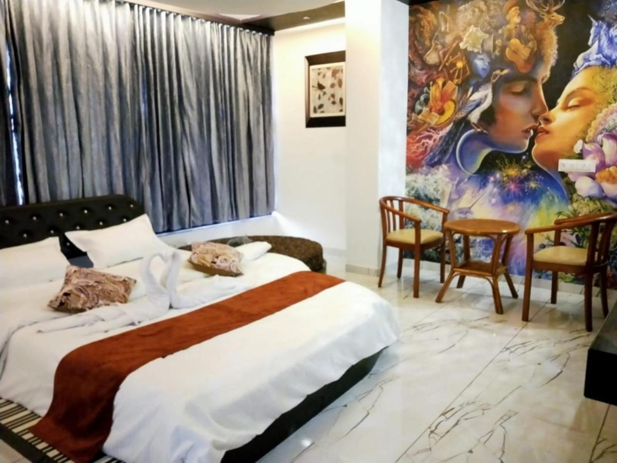 Hotel The Grand Piano - Best Business Hotel In Patan Eksteriør bilde