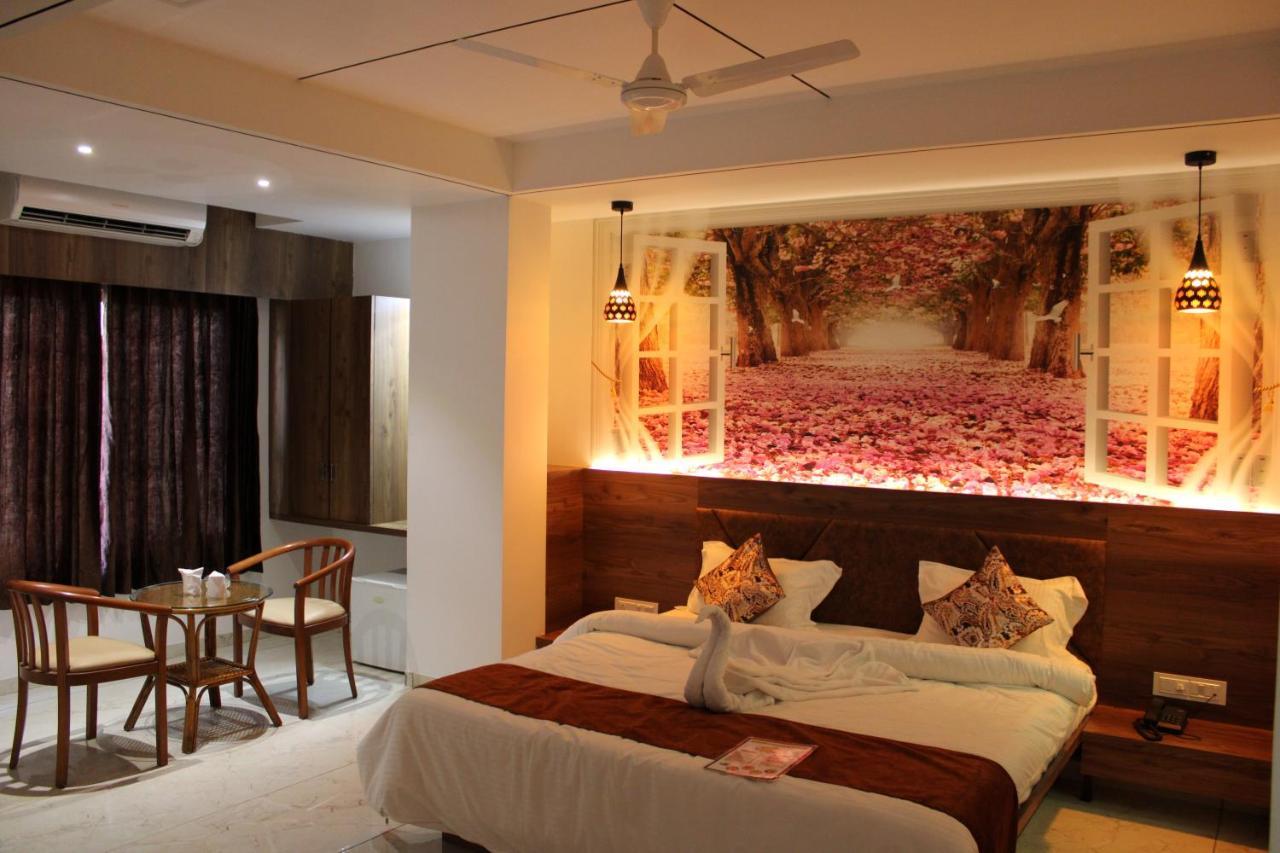 Hotel The Grand Piano - Best Business Hotel In Patan Eksteriør bilde