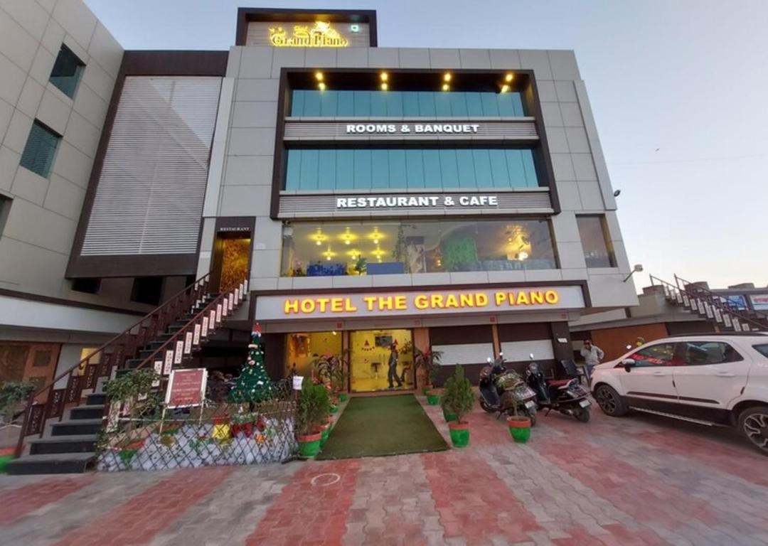 Hotel The Grand Piano - Best Business Hotel In Patan Eksteriør bilde