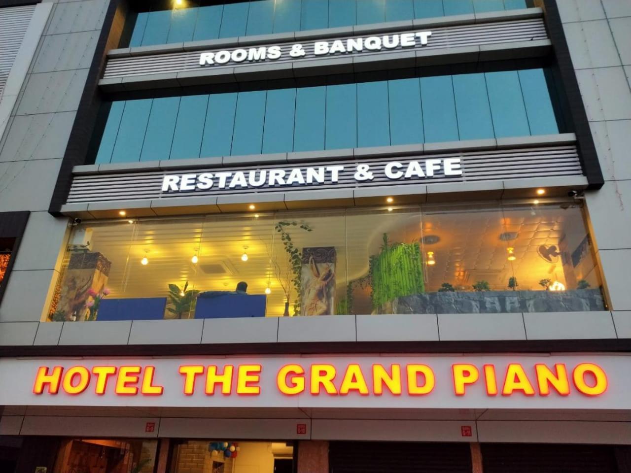 Hotel The Grand Piano - Best Business Hotel In Patan Eksteriør bilde
