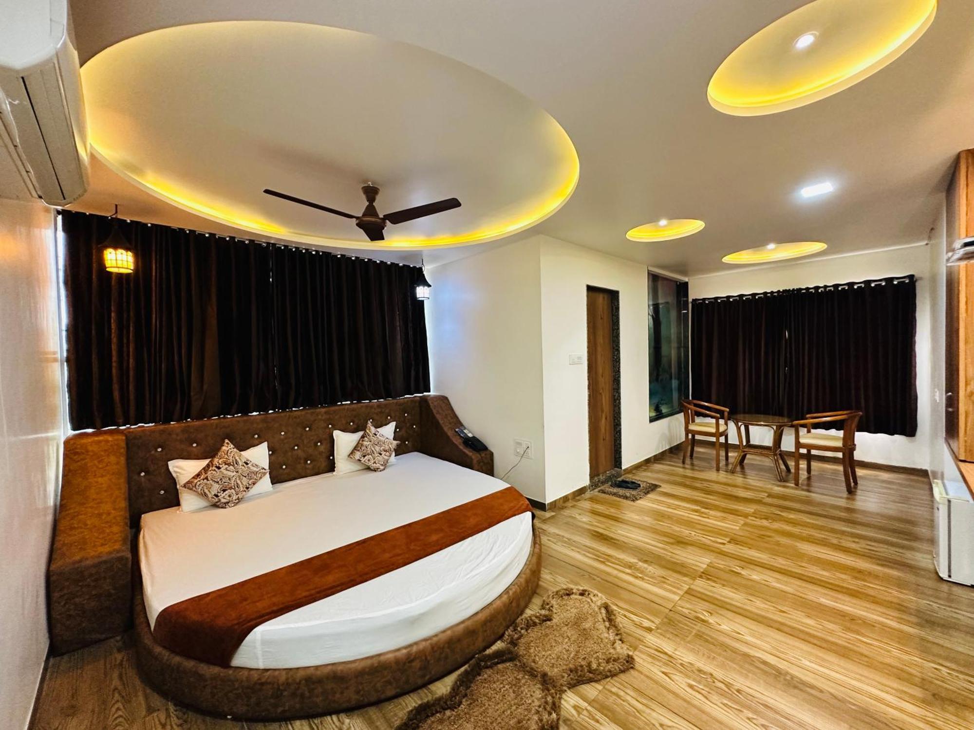 Hotel The Grand Piano - Best Business Hotel In Patan Eksteriør bilde